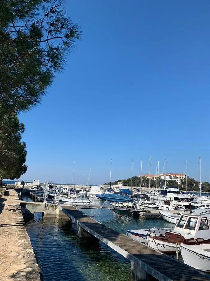 Sea Breeze Studio Pula 0*,  Croatia